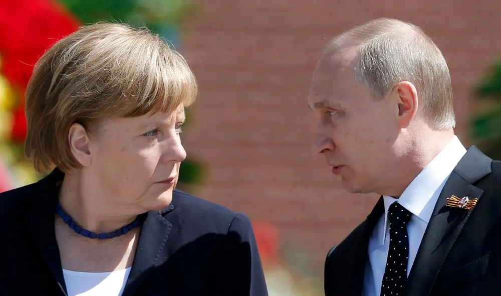 El gobierno de Merkel “reacciona con este paso” a la decisión del Ejecutivo ruso del pasado viernes, que a su juicio “no está de ninguna manera justificada”. Foto: Reuters El gobierno de Merkel “reacciona con este paso” a la decisión del Ejecutivo ruso del pasado viernes, que a su juicio “no está de ninguna manera justificada”. Foto: Reuters