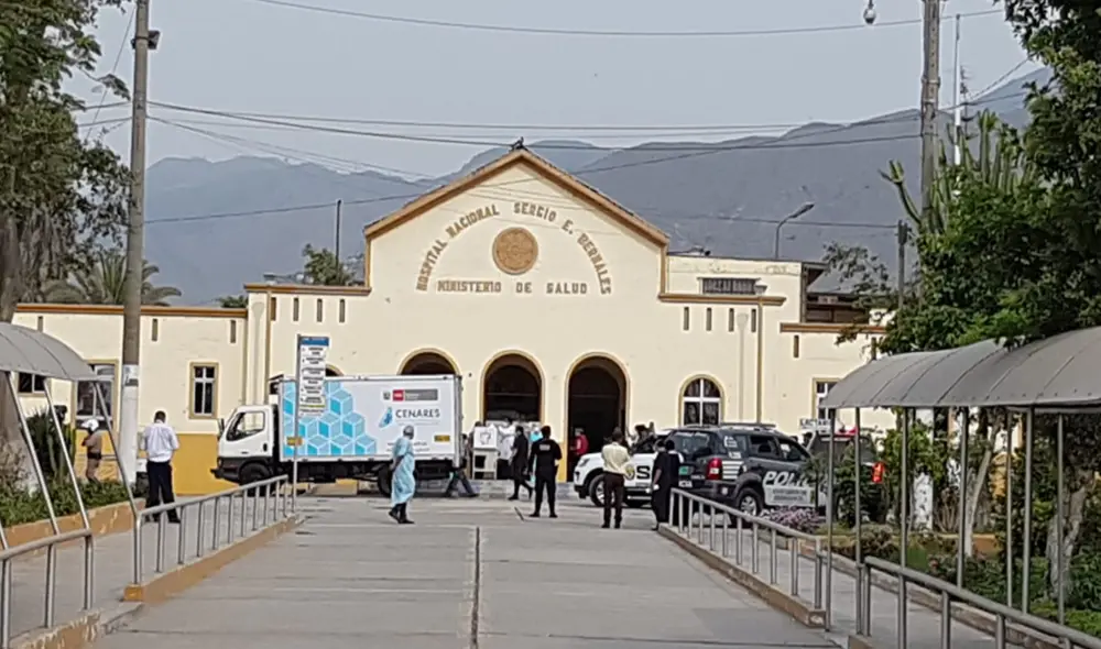 Vacunas llegan al Hospital Sergio Enrique Bernales de Collique, en Comas. Foto: Grace Mora / URPI - GLR