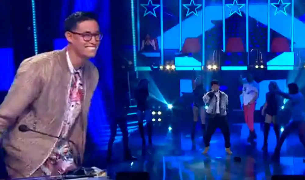 El joven artista demostró más seguridad en el escenario al interpretar el encendido tema urbano. Foto: captura/Latina