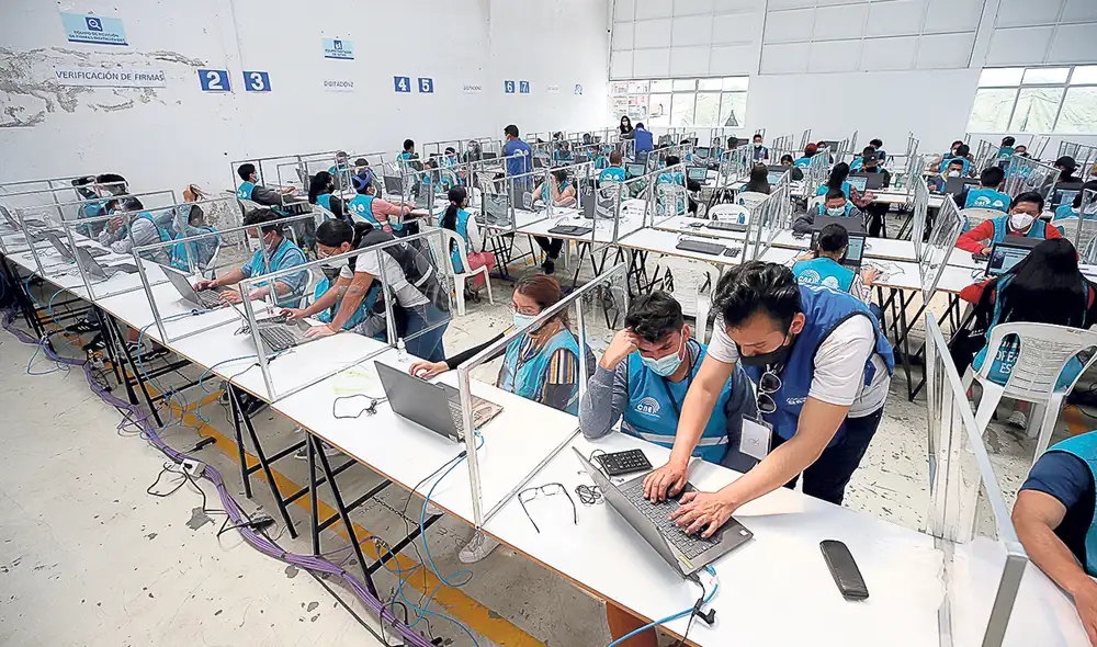 Espera. El CNE de Ecuador ya informó que pasarán “días” hasta que se sepa oficialmente quién quedó segundo. Foto: EFE Espera. El CNE de Ecuador ya informó que pasarán “días” hasta que se sepa oficialmente quién quedó segundo. Foto: EFE