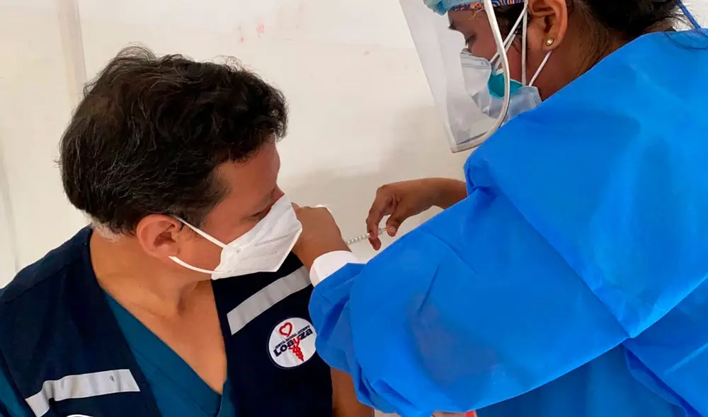 En Perú ya aplicaron las primeras dosis y en el mundo lo reportaron. Foto: Ministerio de Salud/EFE