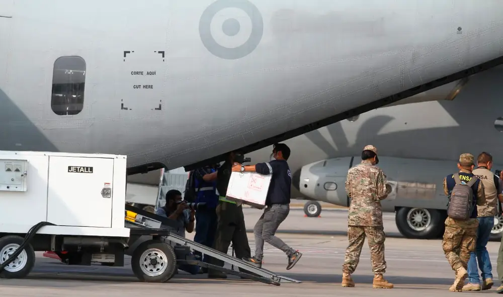 Fuerzas Armadas están a cargo del traslado de vacunas. Foto: Luis Jimenez/ La República Fuerzas Armadas están a cargo del traslado de vacunas. Foto: Luis Jimenez/ La República