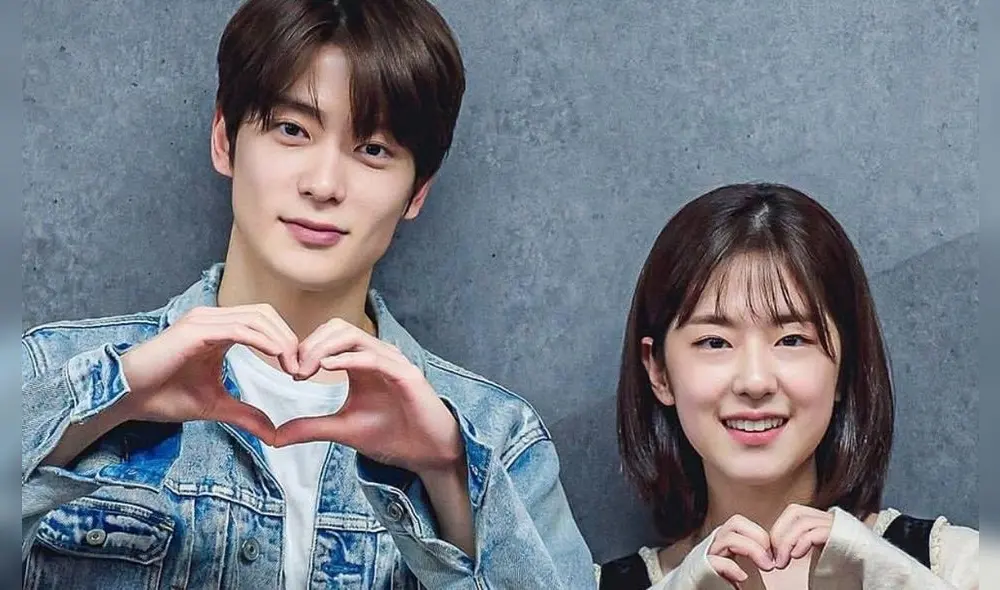 Jaehyun de NCT y Park Hye Soo en la lectura del guion de Dear.M. Foto: KBS 2TV Jaehyun de NCT y Park Hye Soo en la lectura del guion de Dear.M. Foto: KBS 2TV