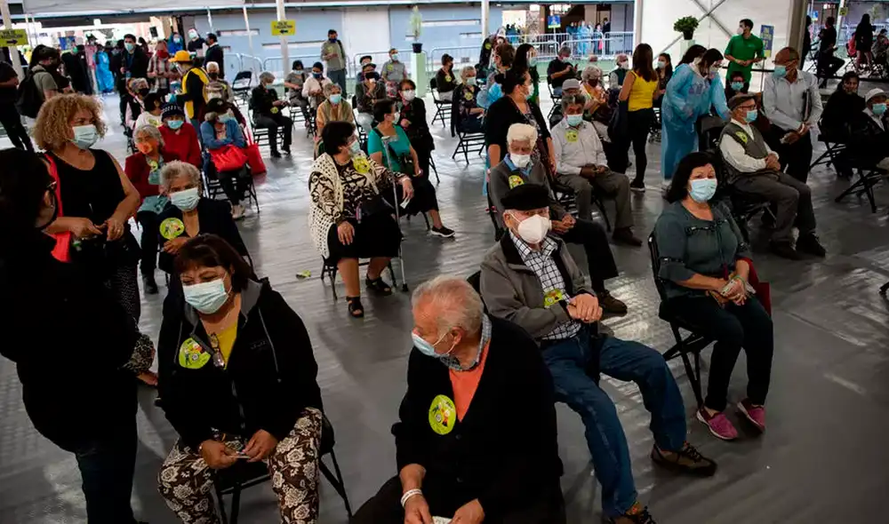 El Gobierno chileno alcanzó acuerdos para comprar cerca de 36 millones de dosis de Pfizer, Sinovac, Johnson & Johnson y AstraZeneca. Foto: AFP El Gobierno chileno alcanzó acuerdos para comprar cerca de 36 millones de dosis de Pfizer, Sinovac, Johnson & Johnson y AstraZeneca. Foto: AFP