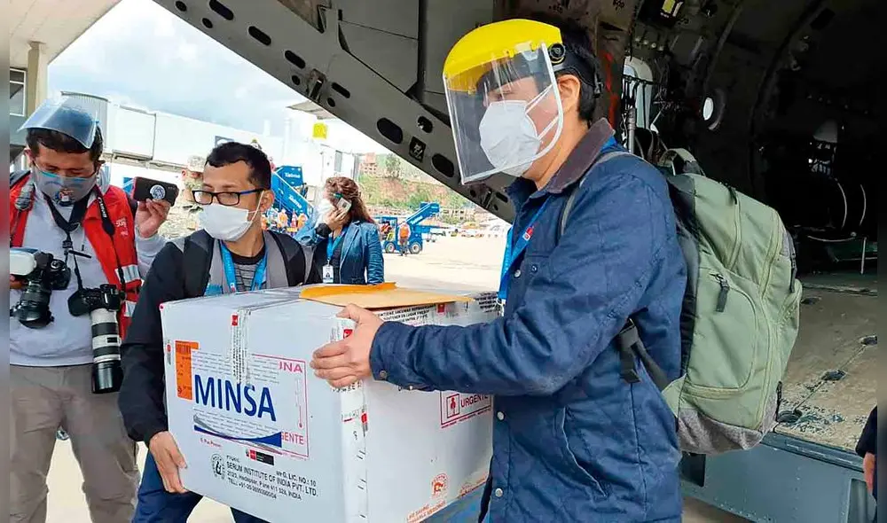 La dosis de esperanza. El cargamento de vacunas llega a Cusco en un avión de la FAP. Hoy arranca inmunización a médicos. La dosis de esperanza. El cargamento de vacunas llega a Cusco en un avión de la FAP. Hoy arranca inmunización a médicos.