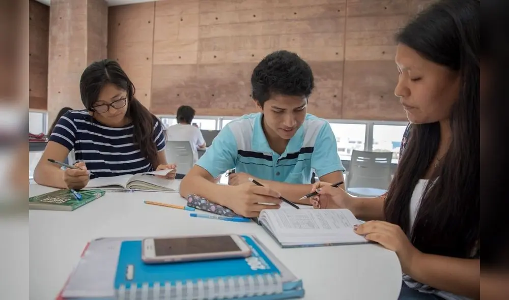 Estudiantes podrán acceder a becas hasta el 25 de febrero. Foto: Andina