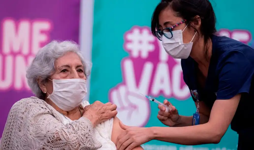 La vacuna china Sinovac contra la COVID-19 es aplicada en distintas ciudades de Chile. Foto: EFE La vacuna china Sinovac contra la COVID-19 es aplicada en distintas ciudades de Chile. Foto: EFE