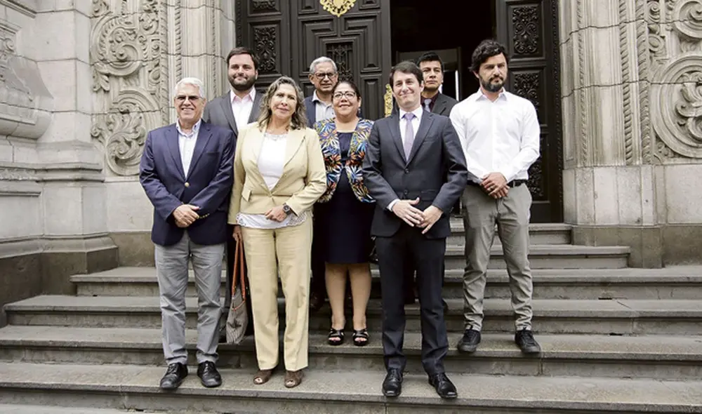 La bancada del Partido Morado asegura desconocer si algún funcionario público habría sido beneficiado mediante un proceso de vacunación irregular. Foto: La República La bancada del Partido Morado asegura desconocer si algún funcionario público habría sido beneficiado mediante un proceso de vacunación irregular. Foto: La República