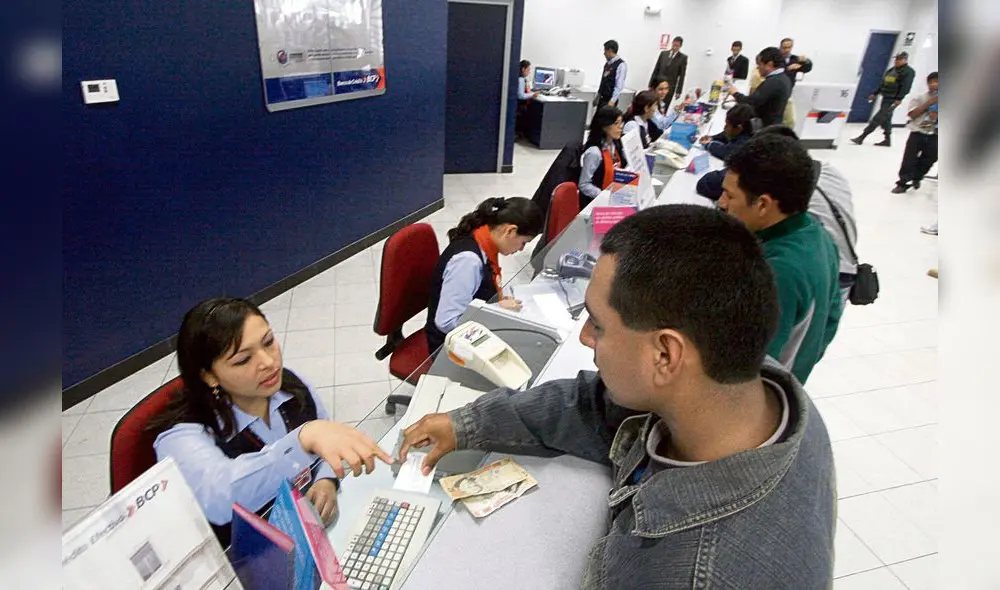 Entidad financiera. La mayoría de usuarios asiste a las oficinas de los bancos. Foto: difusión Entidad financiera. La mayoría de usuarios asiste a las oficinas de los bancos. Foto: difusión