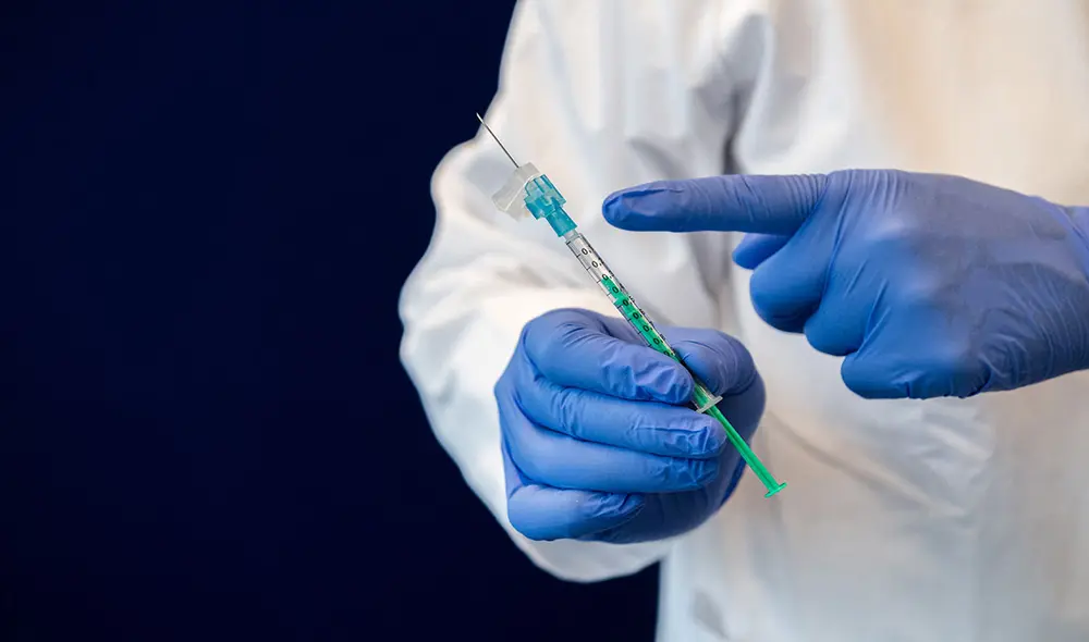Todavía no hay resultados sobre la eficacia de las vacunas contra el coronavirus en infantes. Foto: AFP