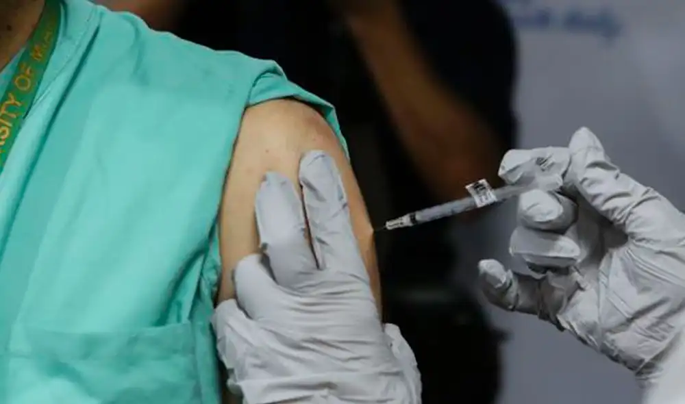 Más de 1,5 millones de personas han sido vacunadas contra la COVID-19 en Chile, con al menos una dosis, desde que arrancó el proceso de inmunización masiva el 3 de febrero. Foto: AFP Más de 1,5 millones de personas han sido vacunadas contra la COVID-19 en Chile, con al menos una dosis, desde que arrancó el proceso de inmunización masiva el 3 de febrero. Foto: AFP