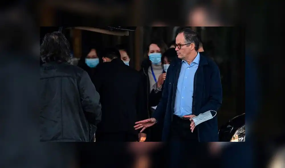 Equipo de la OMS abandona hotel después de concluir investigación sobre los orígenes del coronavirus COVID-19 en Wuhan. Foto: AFP Equipo de la OMS abandona hotel después de concluir investigación sobre los orígenes del coronavirus COVID-19 en Wuhan. Foto: AFP