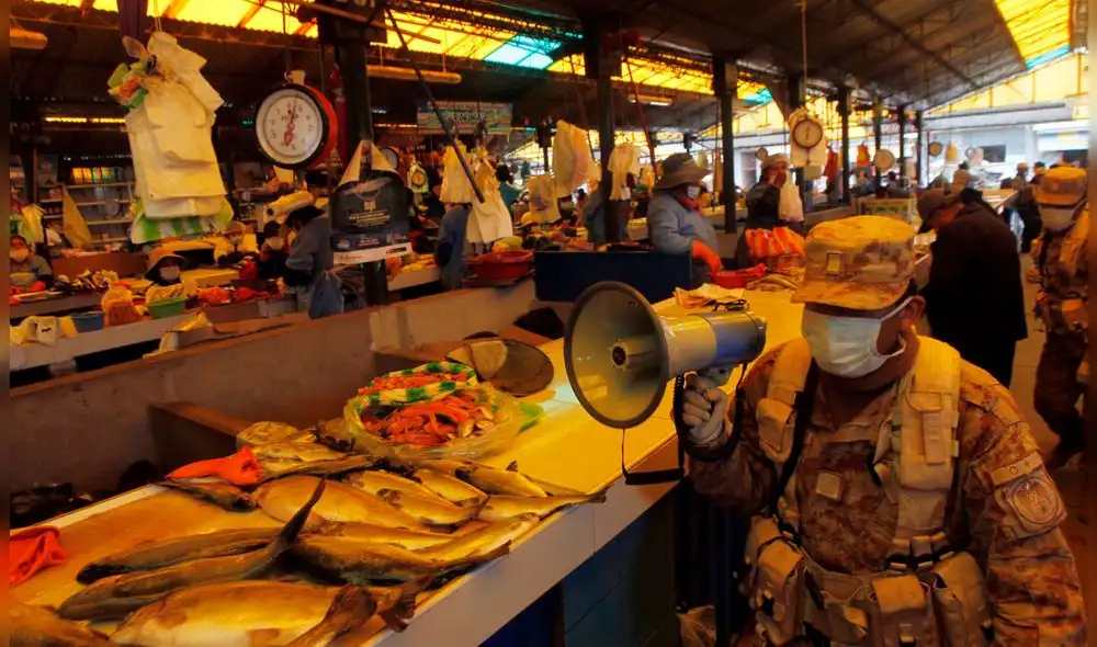 Policías y militares vigilarán el cumplimiento de disposiciones. Foto: Juan Carlos Cisneros, La República.