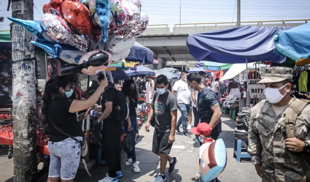 También se constató la presencia de menores de edad acompañados de sus padres. Foto: Jhon Reyes/La República