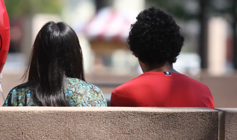 En caso se afronte una relación de pareja, especialista recomienda no aislarse. Foto: La República