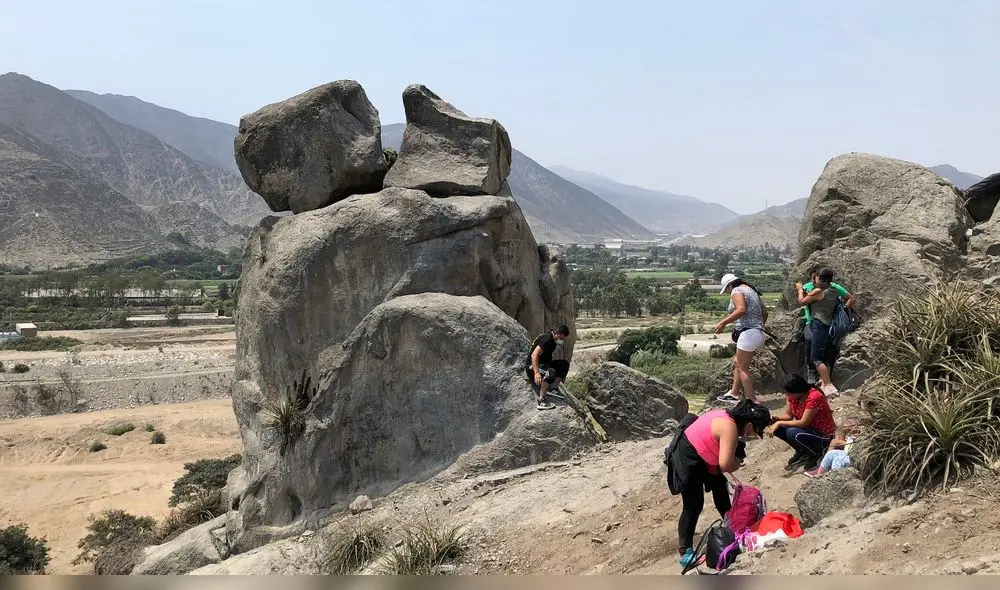 Formación rocosa del valle de Lurín conocida como la Piedra del Amor. Fotografía: Andrés Merino Formación rocosa del valle de Lurín conocida como la Piedra del Amor. Fotografía: Andrés Merino
