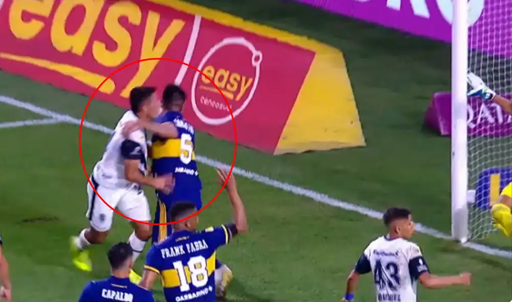 El peruano se dejó anticipar de cabeza por el jugador rival. Foto: captura de video/ESPN