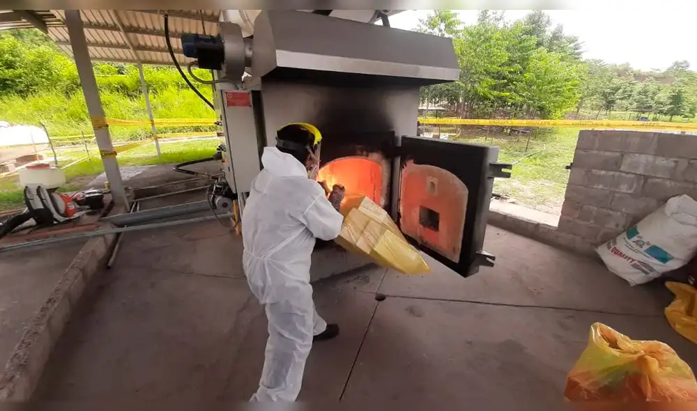 Incineración de frascos de vacunas en San Martín. Foto: Goresam.