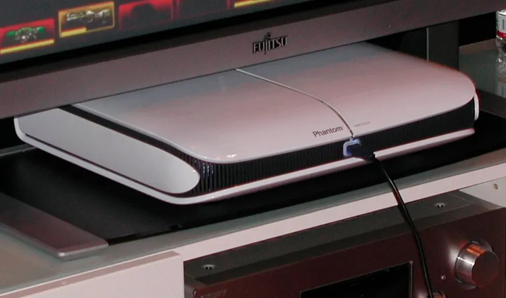 Phantom fue anunciada en 2002 y se presentó en el E3 2004. Este sistema no tenía lector de discos ni ranura para cartuchos porque era para juegos digitales. Foto: YouTube