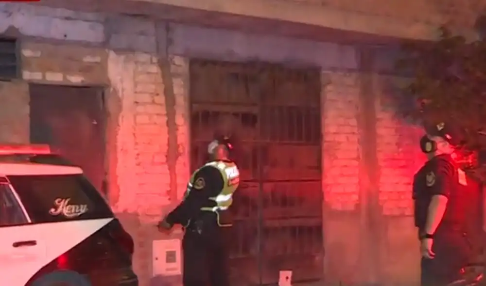 La Policía logró intervenir solo a una pareja de esposos en la vivienda. Foto: captura de Panamericana La Policía logró intervenir solo a una pareja de esposos en la vivienda. Foto: captura de Panamericana