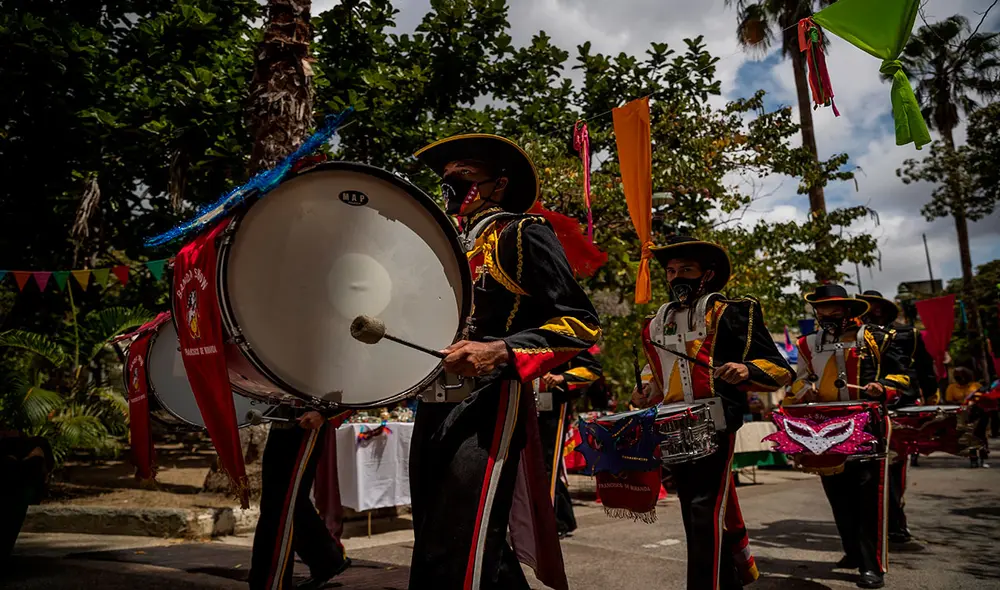 Los carnavales se celebran en Venezuela, donde Nicolás Maduro aprobó el Bono de Carnaval para cierta cantidad de personas en la población venezolana. Foto: EFE Los carnavales se celebran en Venezuela, donde Nicolás Maduro aprobó el Bono de Carnaval para cierta cantidad de personas en la población venezolana. Foto: EFE