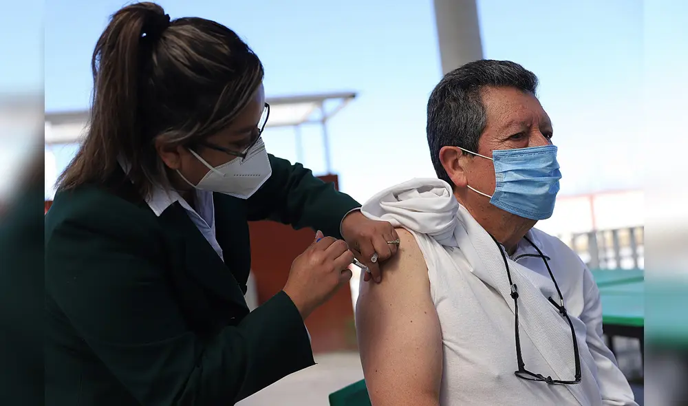 Los adultos mayores de 60 años deben verificar que los datos de su CURP sean correctos. Foto:EFE/Antonio Ojeda Los adultos mayores de 60 años deben verificar que los datos de su CURP sean correctos. Foto:EFE/Antonio Ojeda