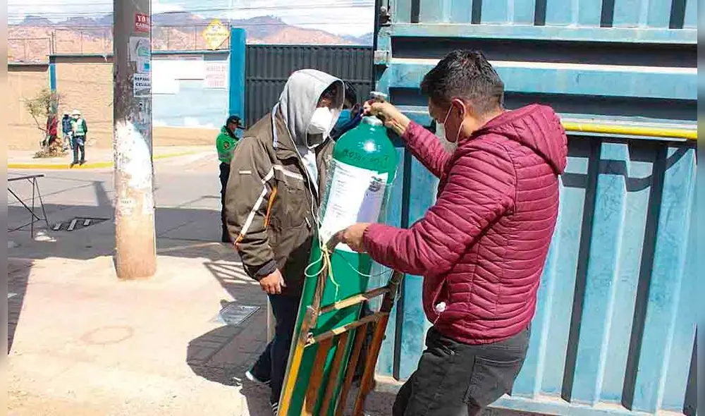 Envasado. Cachimayo llena los cilindros de los hospitales. Envasado. Cachimayo llena los cilindros de los hospitales.