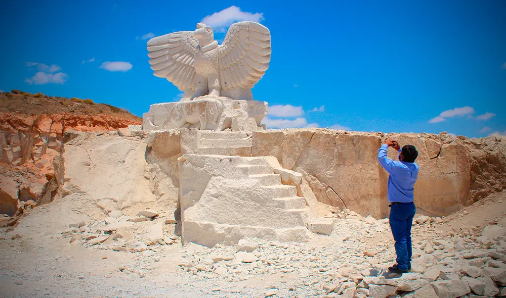 Cóndor andino acompañado de un zorro  tendrá un peso de 13 toneladas. Foto: GRA