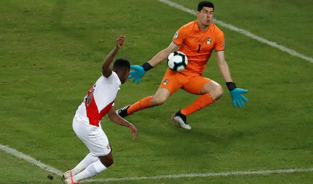 En el último Bolivia vs. Perú, la Blanquirroja ganó 3-1 en condición de visitante. Foto: EFE