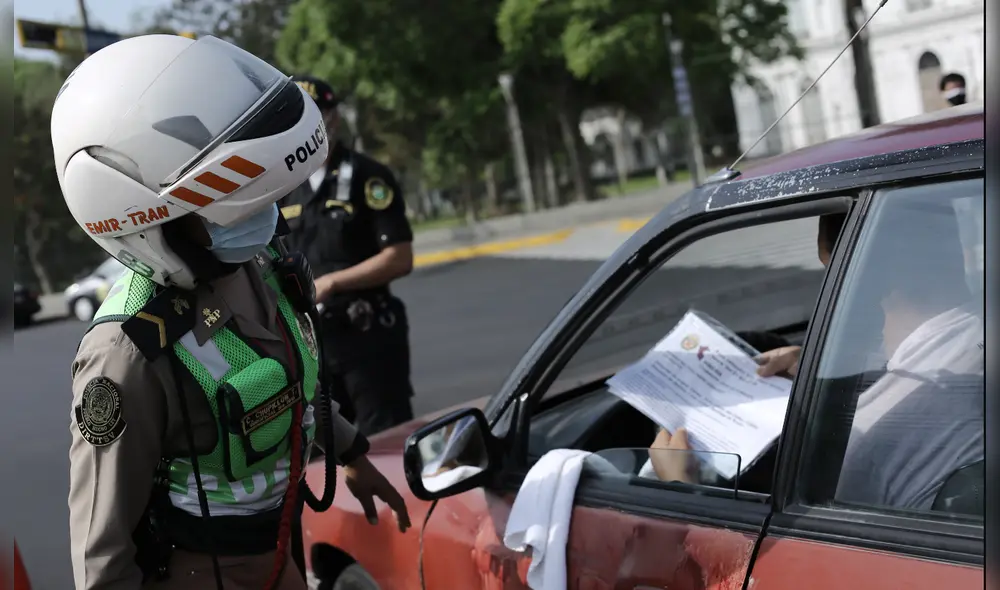 Los permisos son de uso obligatorio para las personas que viven en las regiones con cuarentena. Foto: La República/John Reyes