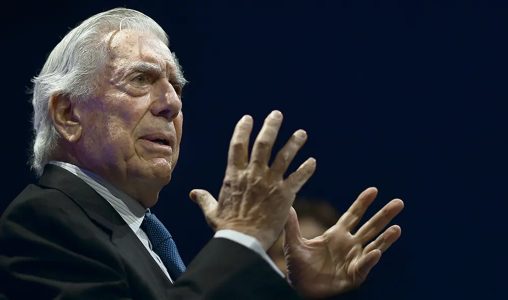 El nobel peruano inauguró la Feria del Libro de Huancayo. Foto: AFP