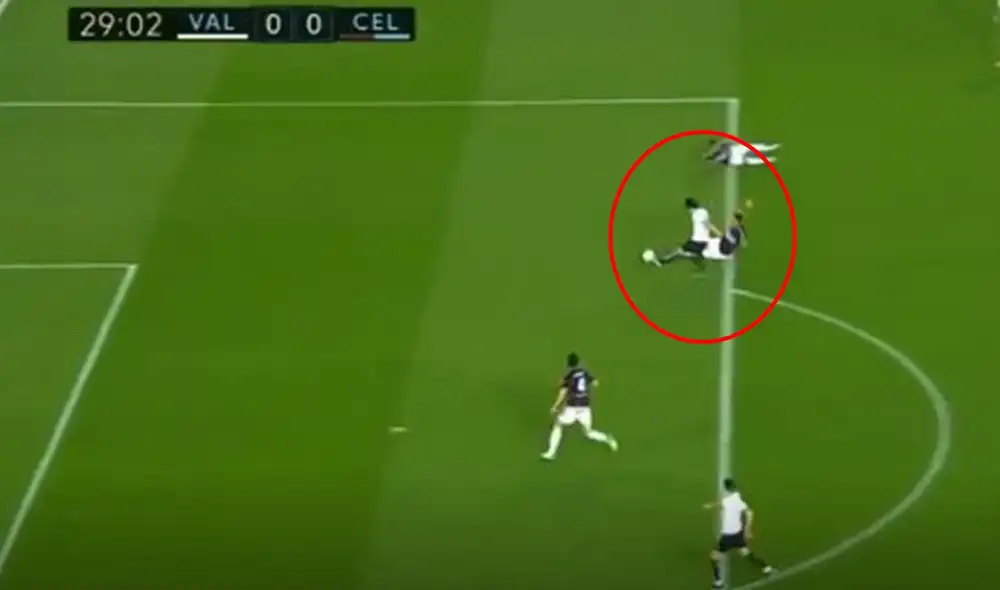 Renato Tapia evitó el gol de Valencia ante Celta. Foto: LaLiga Renato Tapia evitó el gol de Valencia ante Celta. Foto: LaLiga