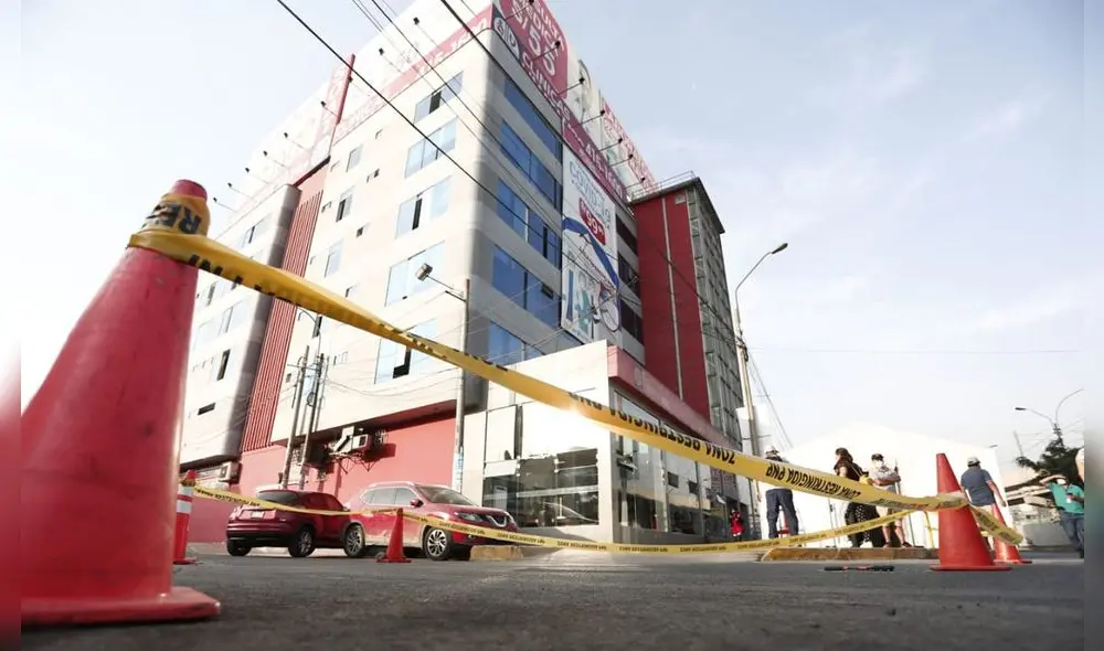 Clínica Limatambo fue atacada por delincuentes para ayudar a fugar a un tratante de personas. Foto: Antonio Melgarejo / La República