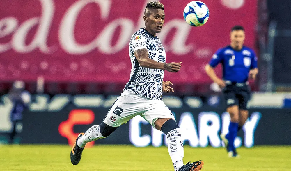 Aquino fue víctima de una dura entrada que le valió la expulsión a un rival, pero pudo terminar el partido sin problemas. Foto: América Aquino fue víctima de una dura entrada que le valió la expulsión a un rival, pero pudo terminar el partido sin problemas. Foto: América