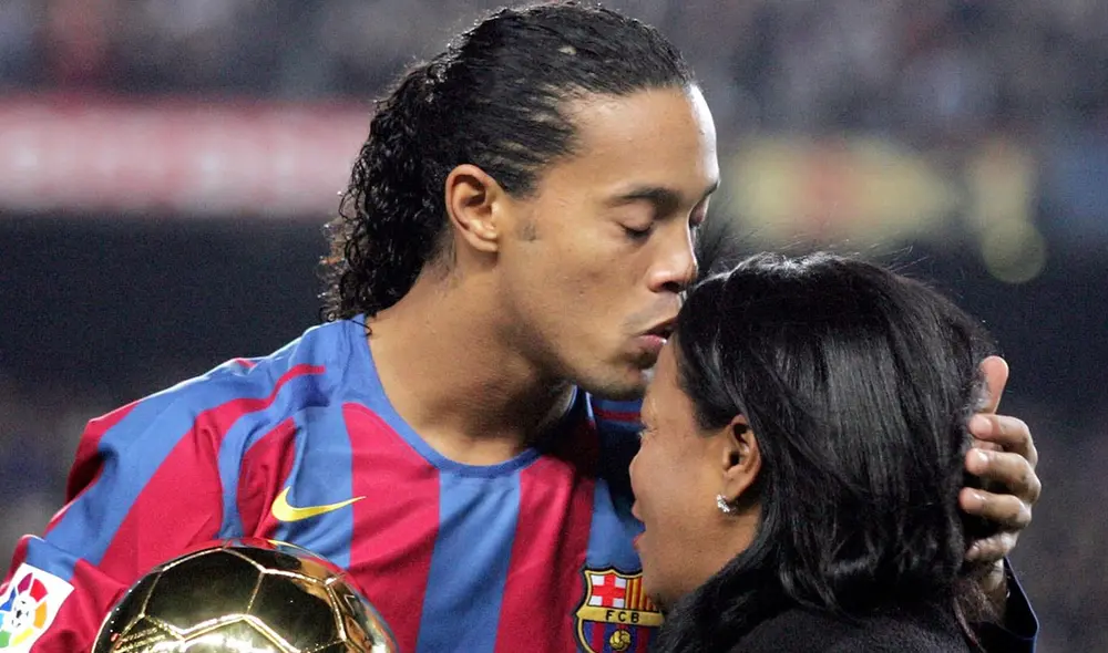 La madre del exjugador permaneció internada en un hospital. La preocupación por su salud aumentó cuando el personal médico informó que se encontraba en una cama UCI. Foto: Twitter @fcbarcelona_es