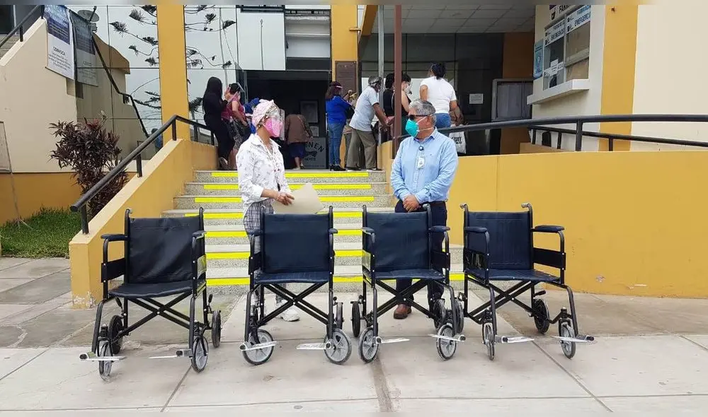 Sillas fueron recibidas por el director del establecimiento de salud, Marco Gálvez. Foto: Difusión Sillas fueron recibidas por el director del establecimiento de salud, Marco Gálvez. Foto: Difusión