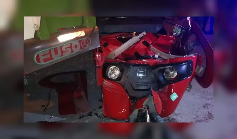 Por razones desconocidas chofer de vehículo menor perdió el control de su unidad. Foto: Mi querido Chepén