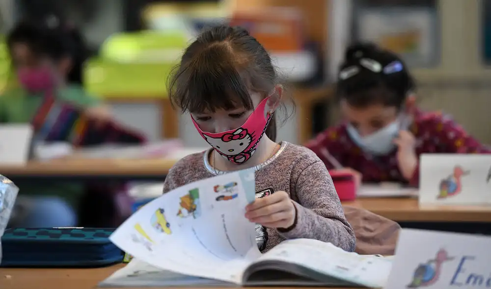 Niñas y niños volvieron a las aulas este lunes en 10 de las 16 regiones de Alemania. Foto: AFP Niñas y niños volvieron a las aulas este lunes en 10 de las 16 regiones de Alemania. Foto: AFP