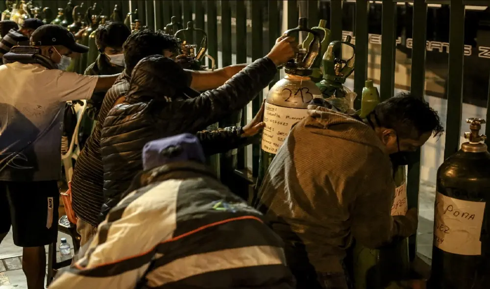 "El presidente de Perú agradeció estas donaciones y destacó el aporte de Chile, dado que están pasando por una situación difícil en cuanto al oxígeno", dijo Enrique Paris. Foto: John Reyes Mejía/La República "El presidente de Perú agradeció estas donaciones y destacó el aporte de Chile, dado que están pasando por una situación difícil en cuanto al oxígeno", dijo Enrique Paris. Foto: John Reyes Mejía/La República