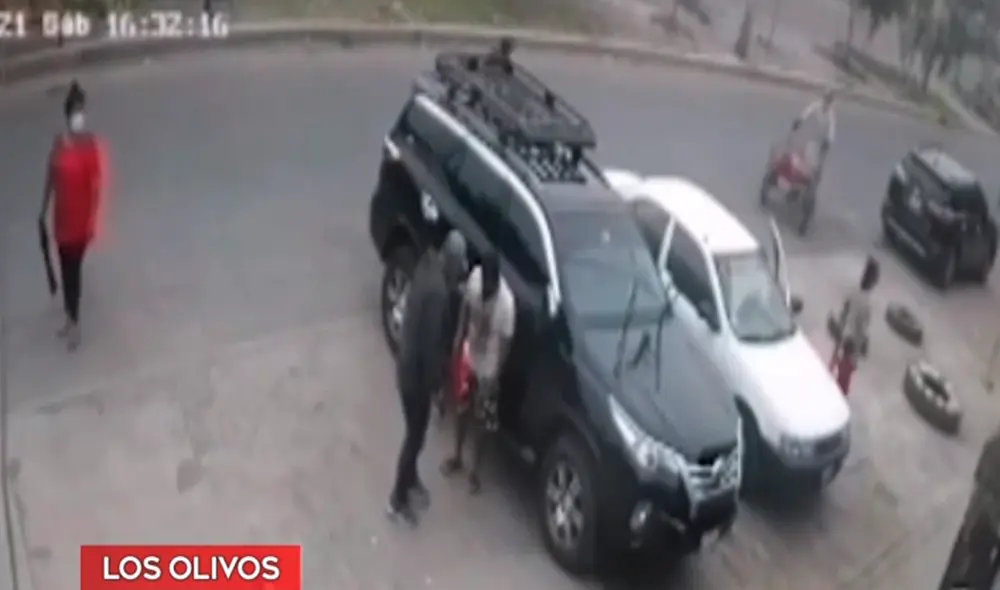 Todo fue captado por una de las cámaras de seguridad del establecimiento. Foto: captura/ América TV