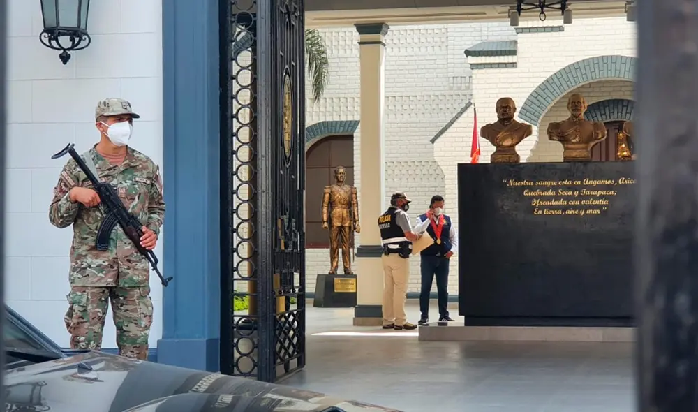 La sede del Comando Conjunto de las Fuerzas Armadas también está siendo allanada. Foto: Jessica Merino/La República La sede del Comando Conjunto de las Fuerzas Armadas también está siendo allanada. Foto: Jessica Merino/La República