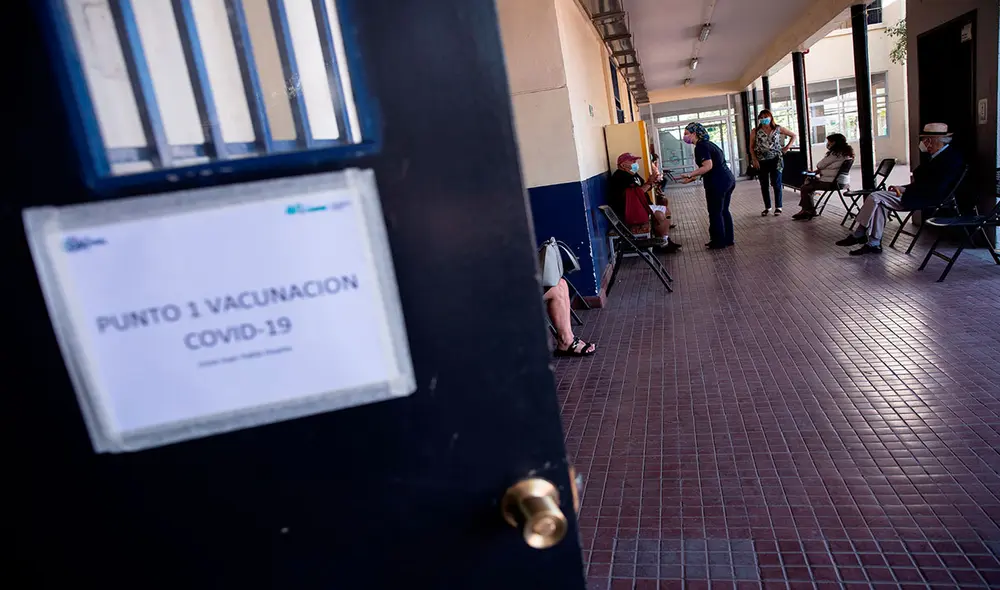 Casi nueve de millones de vacunas contra el coronavirus estarán a disposición de Chile en pocos días. Foto: EFE