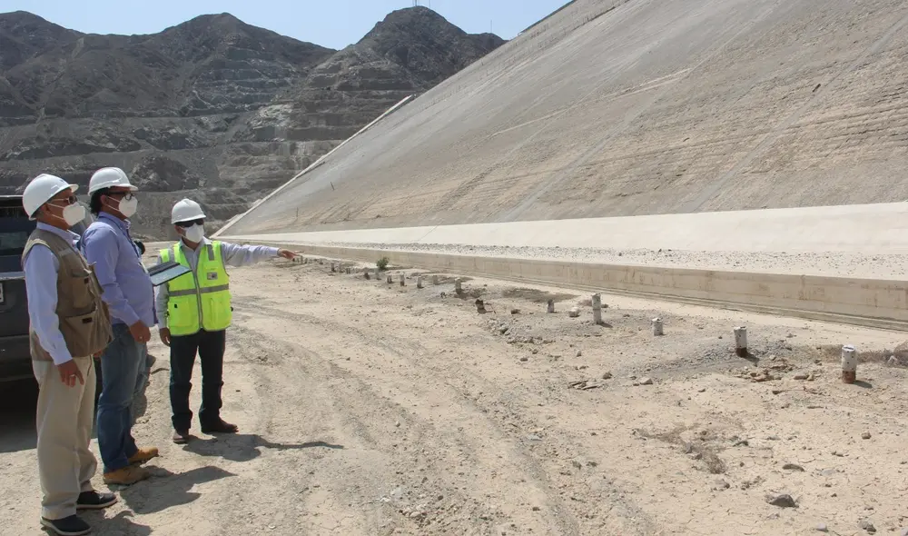 Funcionarios del Midagri han hecho diversas evaluaciones en la Presa Palo Redondo. Foto: Prensa Chavimochic Funcionarios del Midagri han hecho diversas evaluaciones en la Presa Palo Redondo. Foto: Prensa Chavimochic