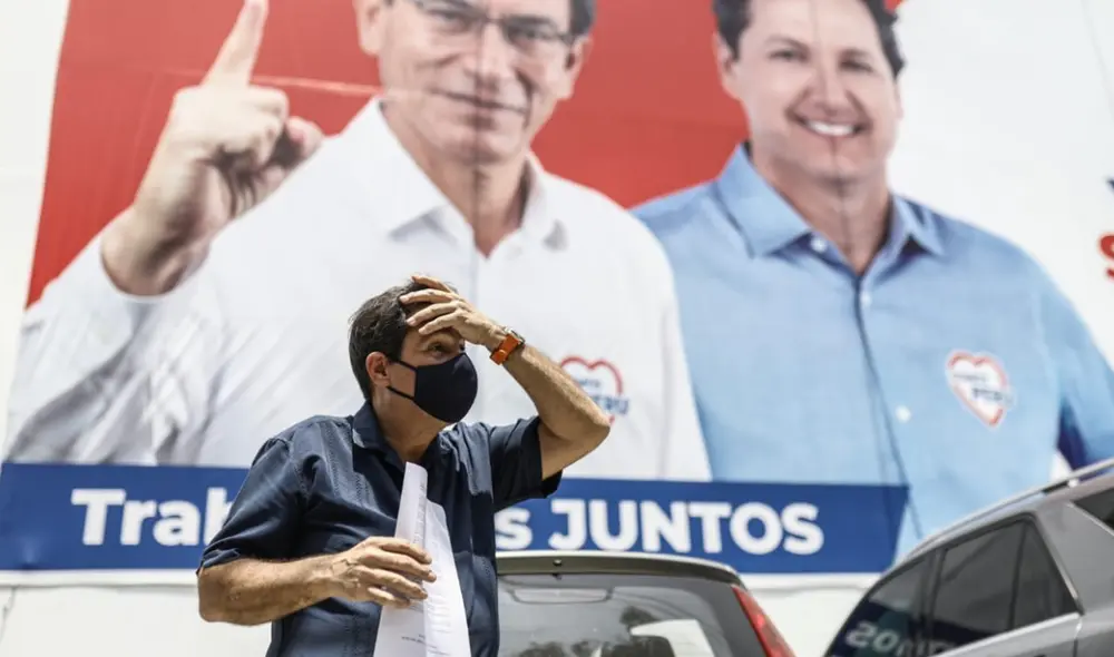 Juan Carlos Zurek, junto a otros militantes de Somos Perú, solicitaron el retiro de la candidatura de Martín Vizcarra al Congreso este 2021. Foto: Aldair Mejía / La República