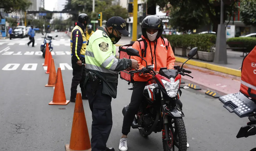 En las regiones en riesgo extremo, delivery de restaurantes solo podrá operar de 4.00 a. m. a 11.00 p. m. Foto: La República
