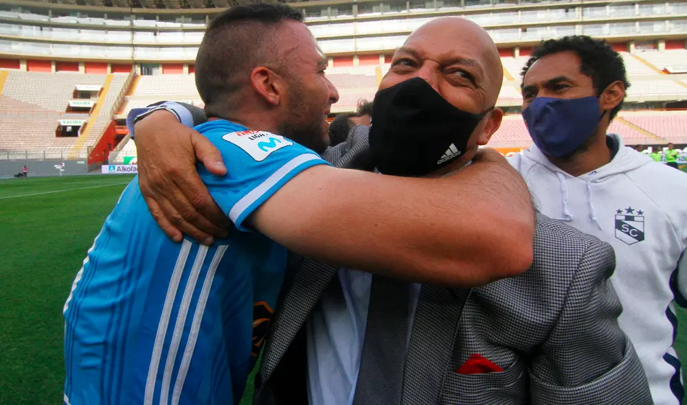Roberto Mosquera y Emanuel Herrera salieron campeones nacionales este 2020 con Sporting Cristal. Foto: Líbero