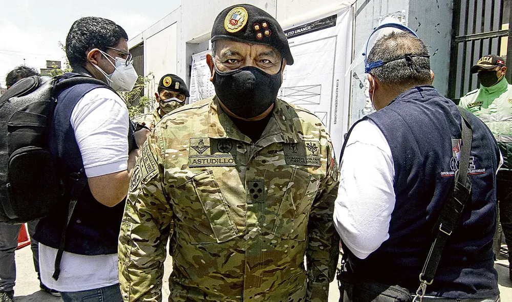 Defensa. El abogado del general César Astudillo afirma que más bien cooperó en el caso. Foto: Luis Jiménez/La República Defensa. El abogado del general César Astudillo afirma que más bien cooperó en el caso. Foto: Luis Jiménez/La República