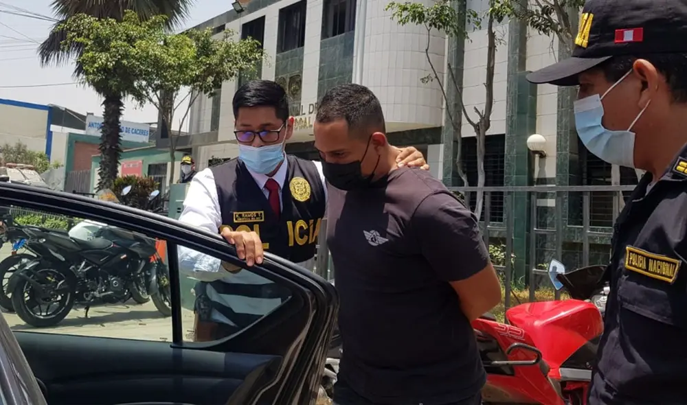 Detenido es trasladado al área de medicina legal para la diligencias correspondientes. Foto: Johann Klug / URPI-GLR