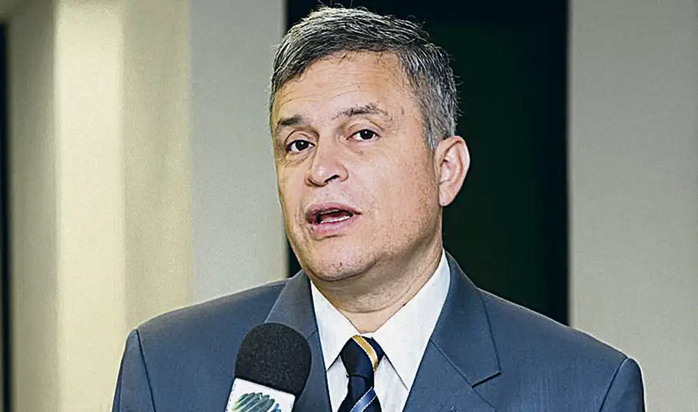 El zar. El embajador Arturo Jarama fue el primero en vacunarse en la Cancillería y en promover la inoculación entre sus colegas de Torre Tagle. Foto: difusión El zar. El embajador Arturo Jarama fue el primero en vacunarse en la Cancillería y en promover la inoculación entre sus colegas de Torre Tagle. Foto: difusión