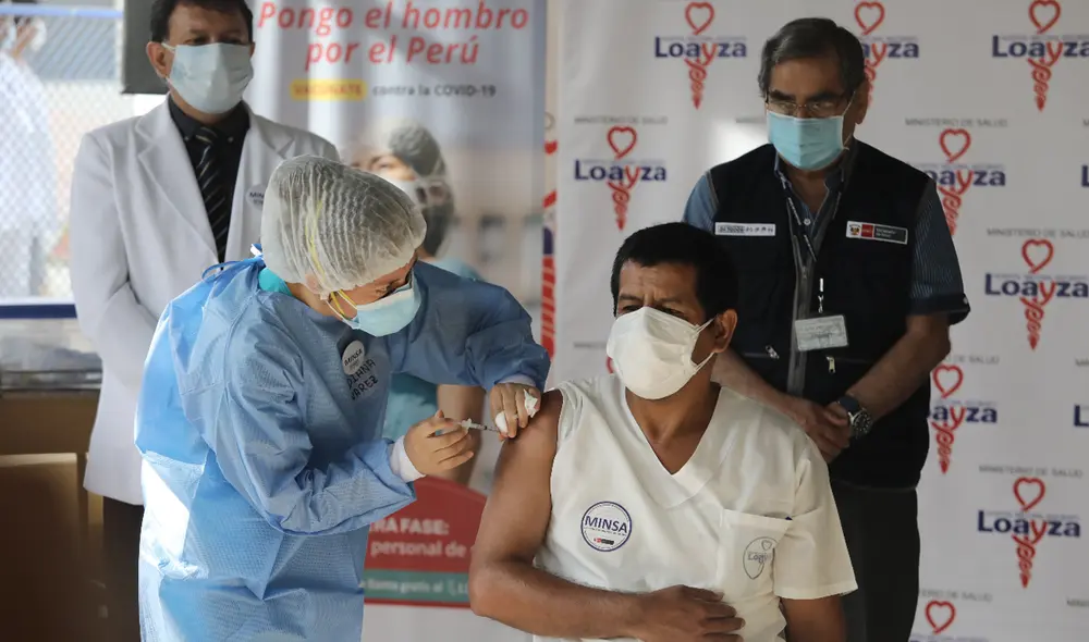 En marzo llegarán las dosis de Pfizer y del mecanismo Covax Facility, con lo que se espera completar el primer grupo de vacunación. Foto: Jorge Cerdán / La República